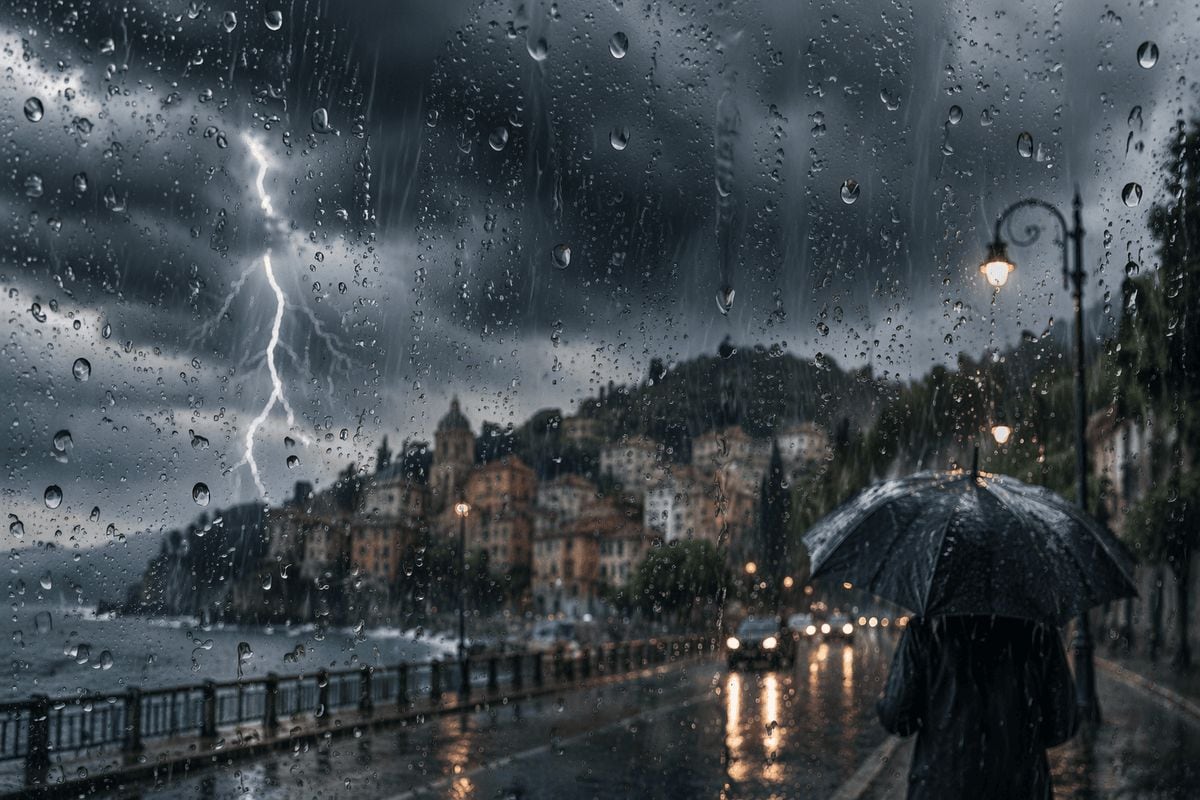Meteo, torna il maltempo sull’Italia: piogge e temporali in arrivo, ecco dove colpiranno